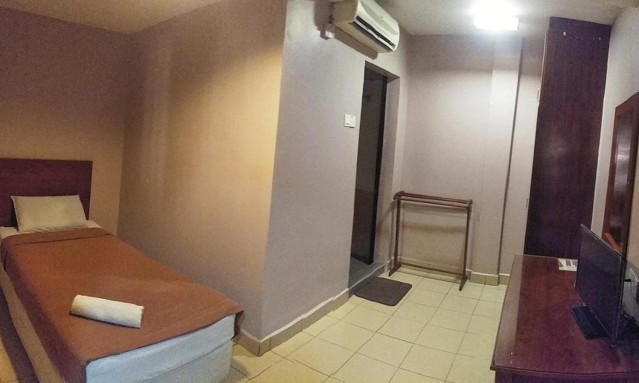 Tropicana Hotel Gemas Exterior photo